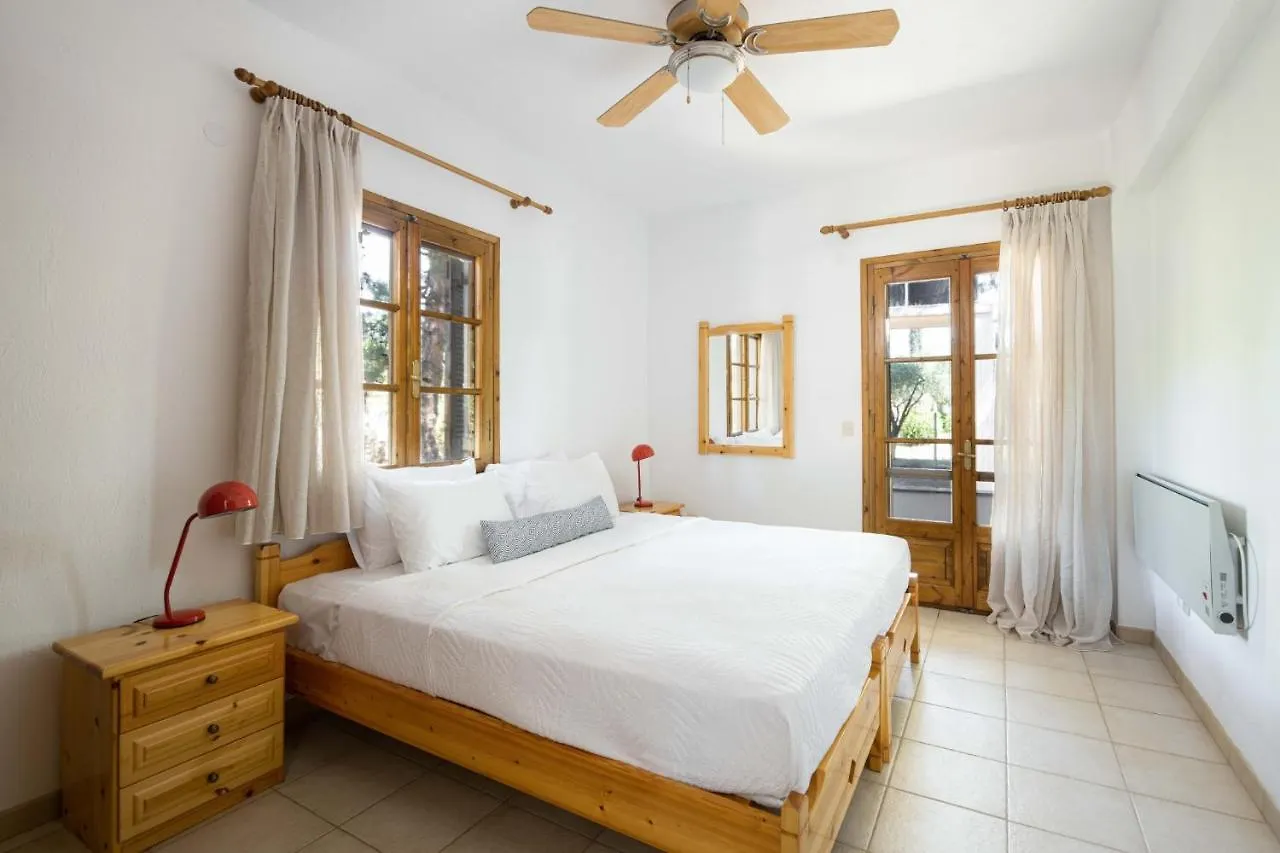 Melo Pearl, Beachfront House In Nikiti #Feelslikehome Holiday home